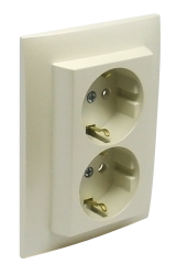 90331 CPE: Komplet dvojz�suvka (Schuko), perle�ov�