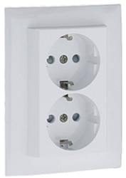 90332 CBR: Komplet dvojz�suvka (Schuko) s clonkou, biela